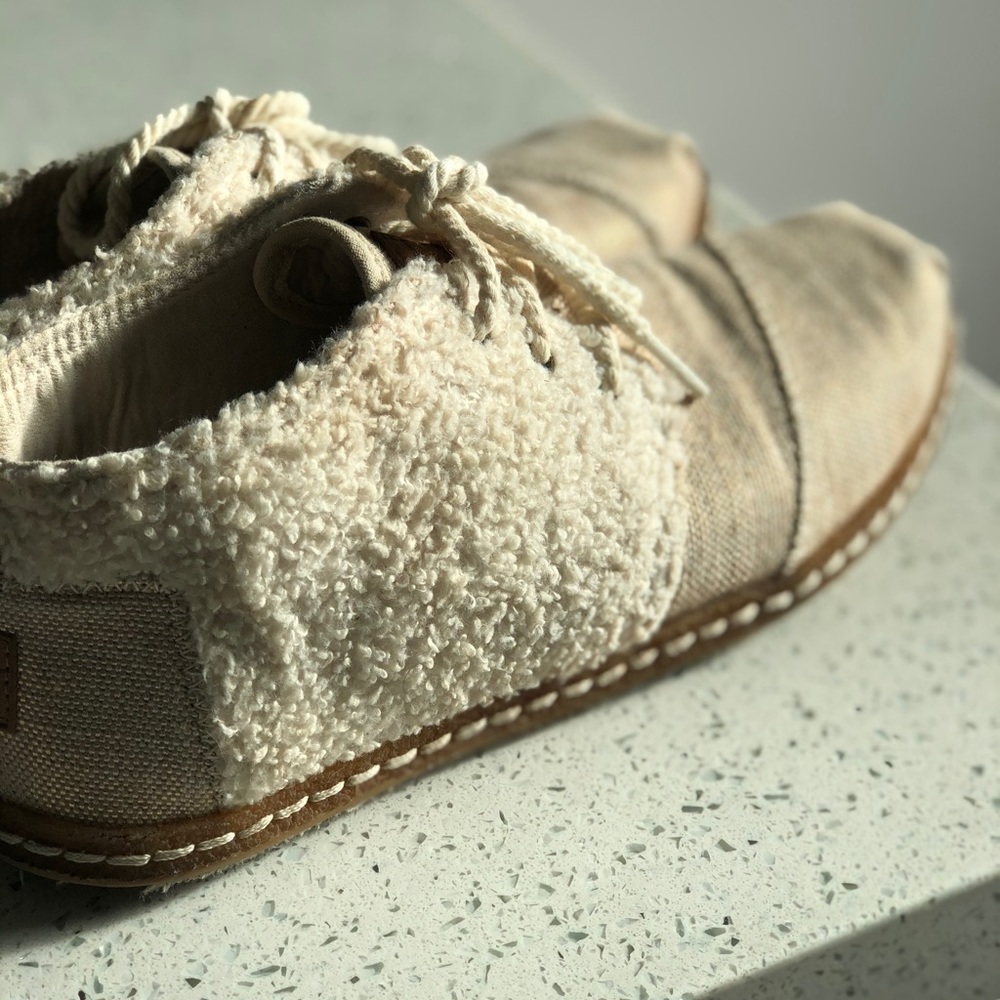 Toms Shoes